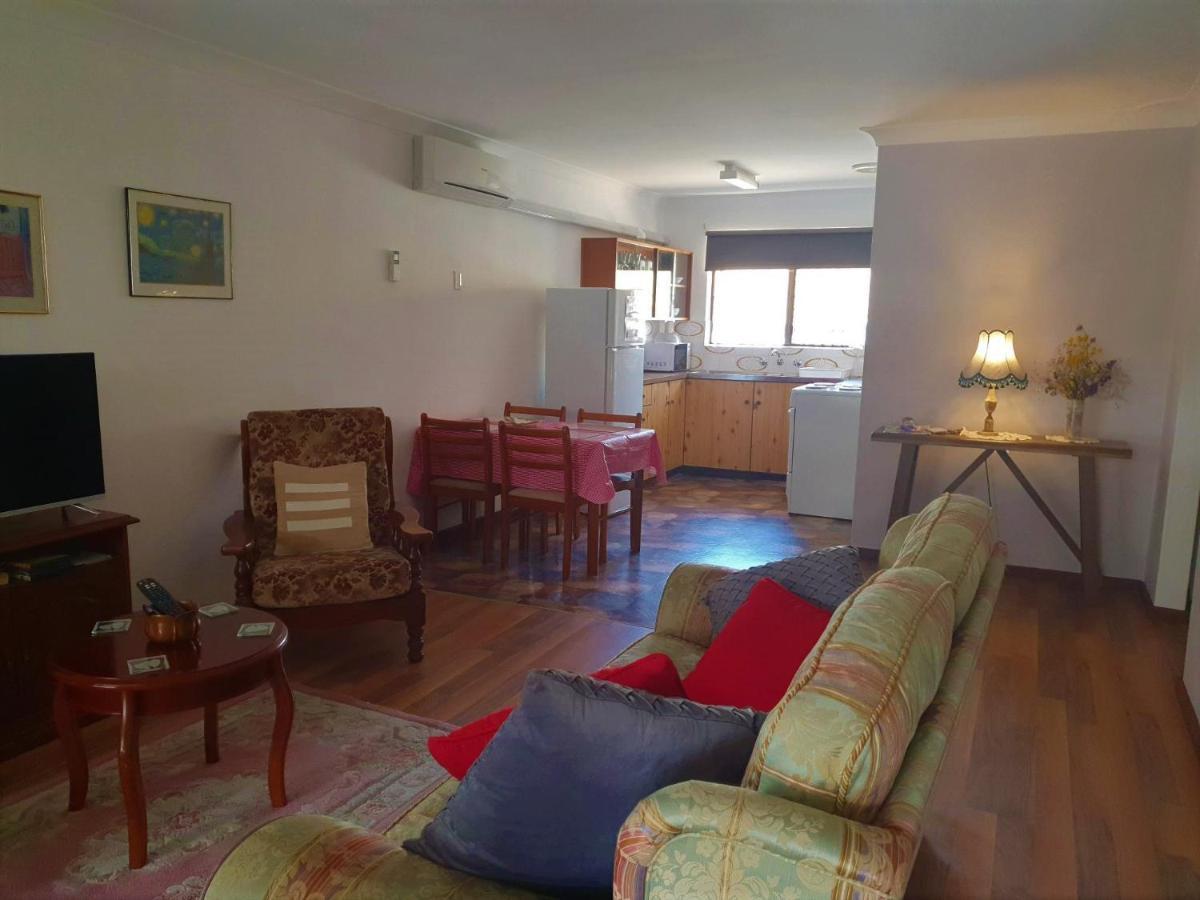 Champion Bay Beach Unit, With Own Carport, 杰拉尔顿 外观 照片